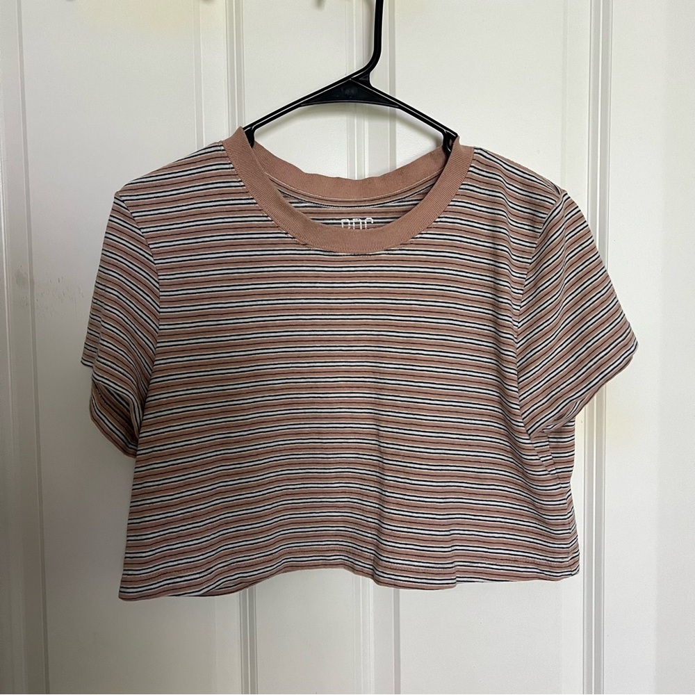URBAN OUTFITTERS CROP TOP